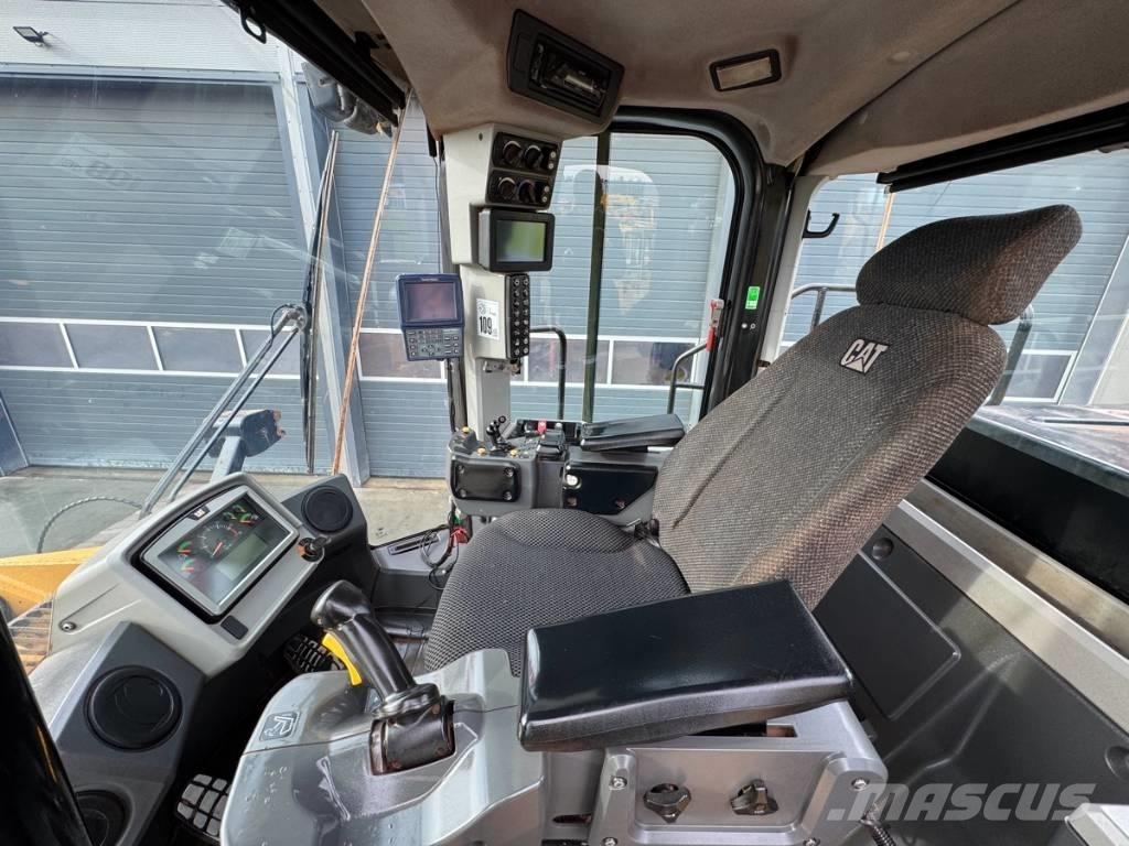 CAT 980M Фронтальні навантажувачі