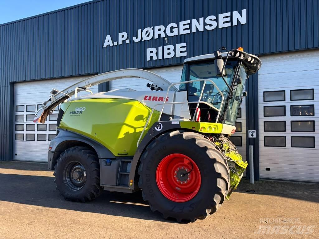 CLAAS Jaguar 960 4WD Кормозбиральні комбайни