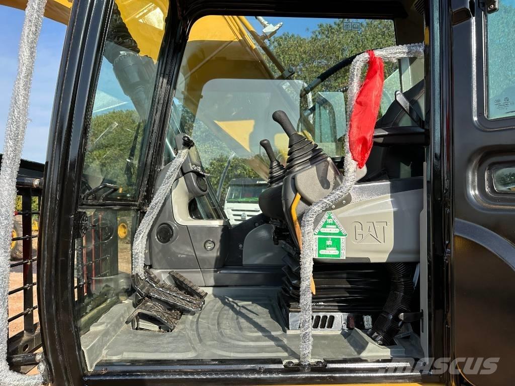 CAT 320 D L Гусеничні екскаватори