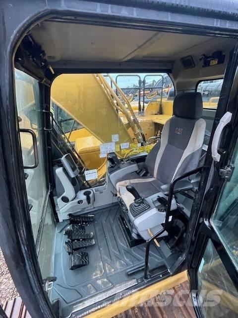 CAT 330FL Гусеничні екскаватори