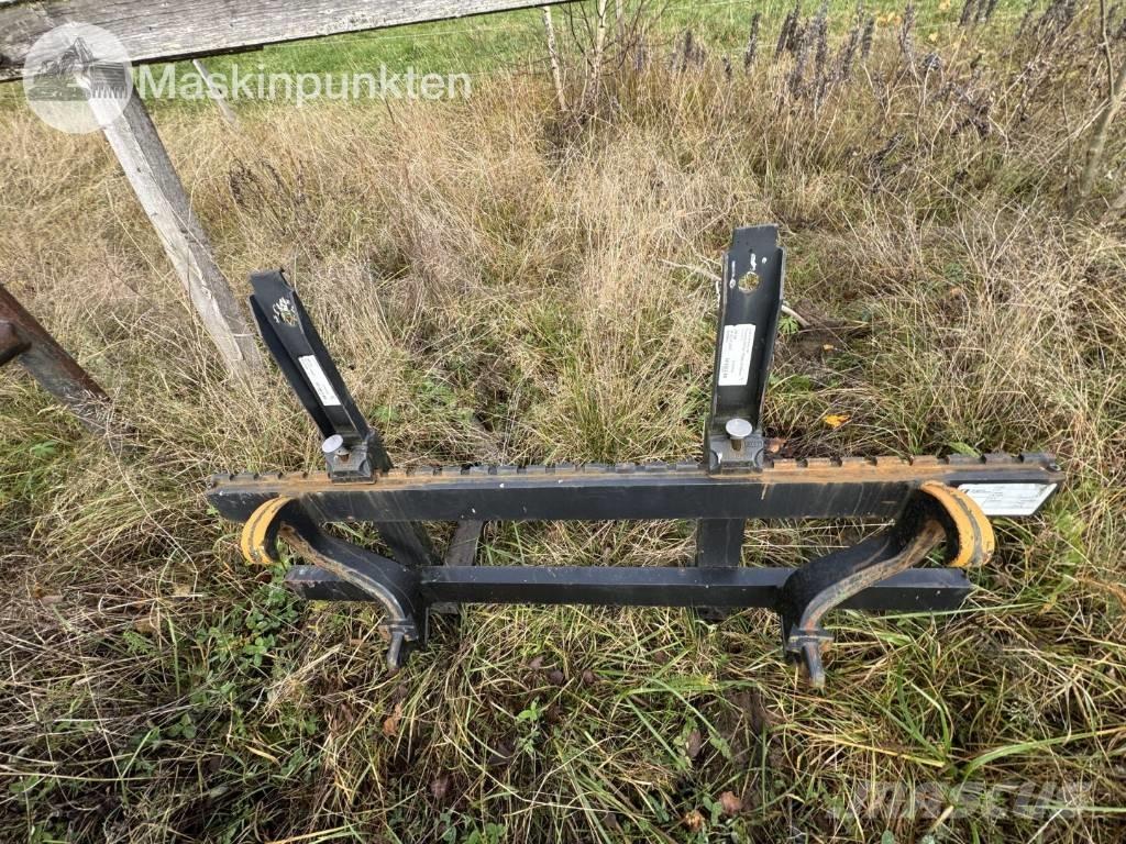 John Deere 5075 E Трактори