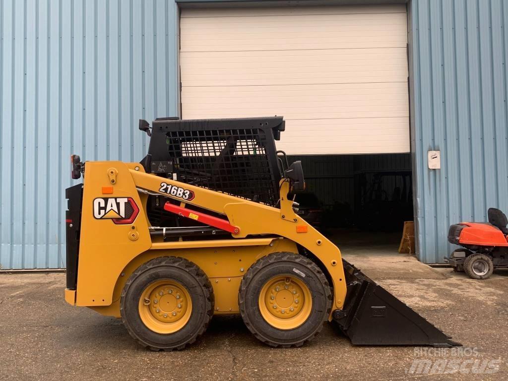 CAT 216 B 3 Малі навантажувачі