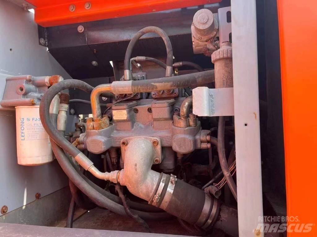 Hitachi zaxis240 Гусеничні екскаватори