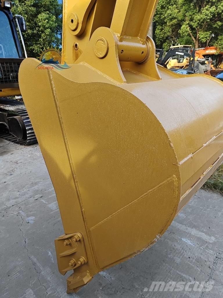 CAT 320D2L Гусеничні екскаватори