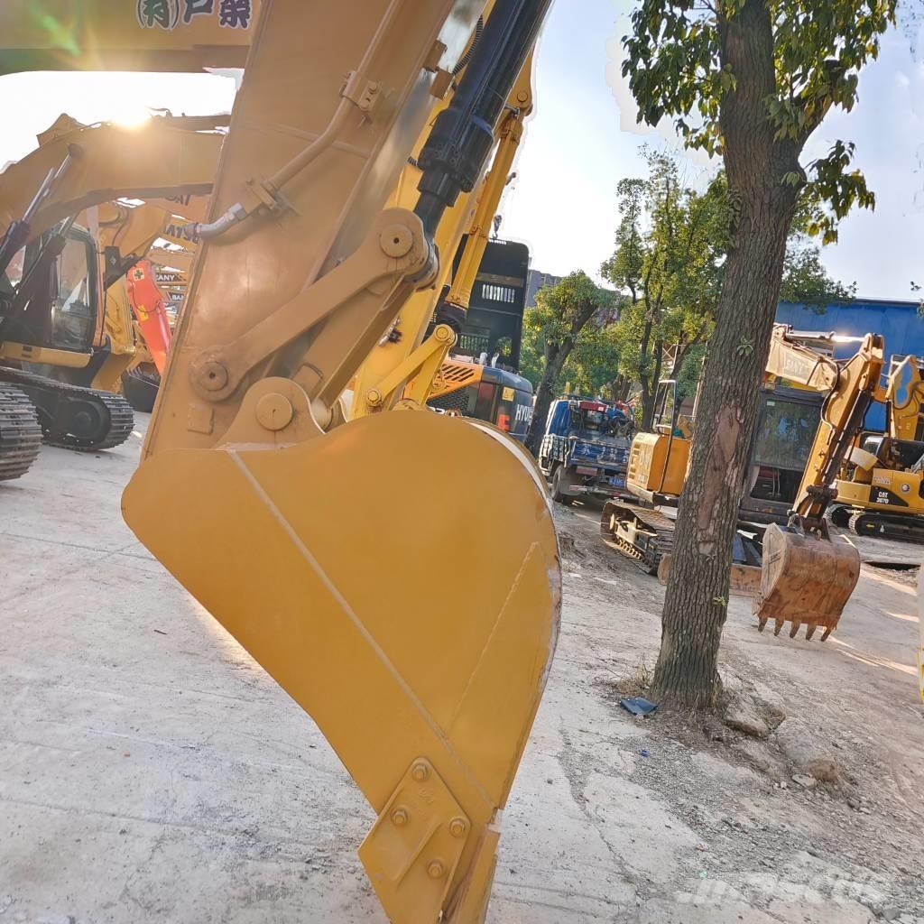 CAT 320 D Гусеничні екскаватори