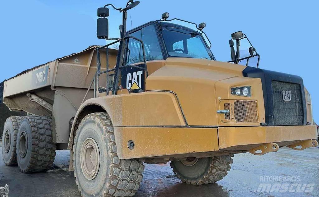 CAT 745 C Зчленовані самоскиди