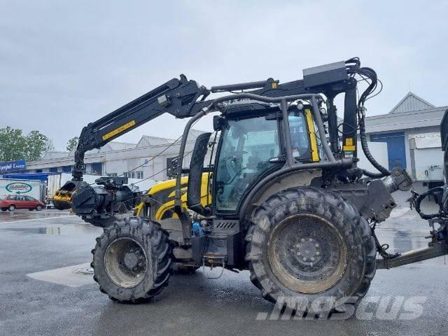 Valtra N153 Лісогосподарські трактори