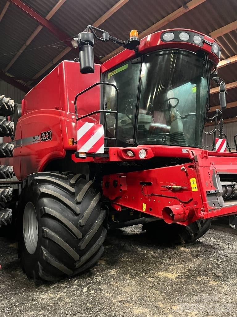 Case IH 9230 Зернозбиральні комбайни