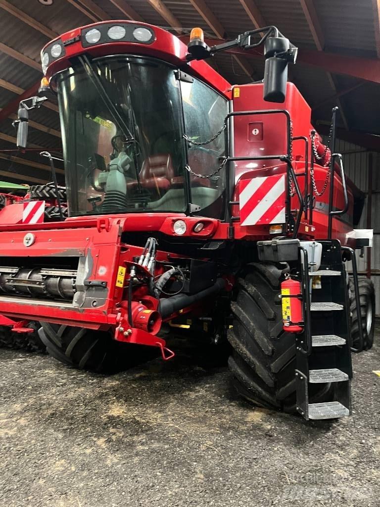 Case IH 9230 Зернозбиральні комбайни