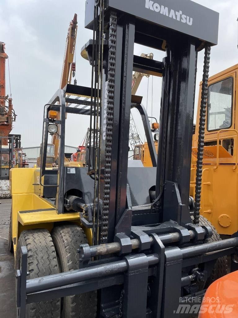 Komatsu 15 Ton Дизельні навантажувачі