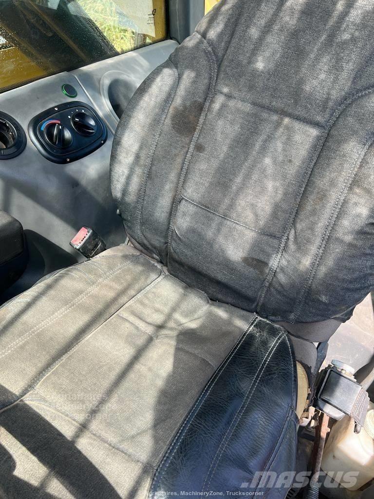 New Holland LM 1445 Телескопічні навантажувачі