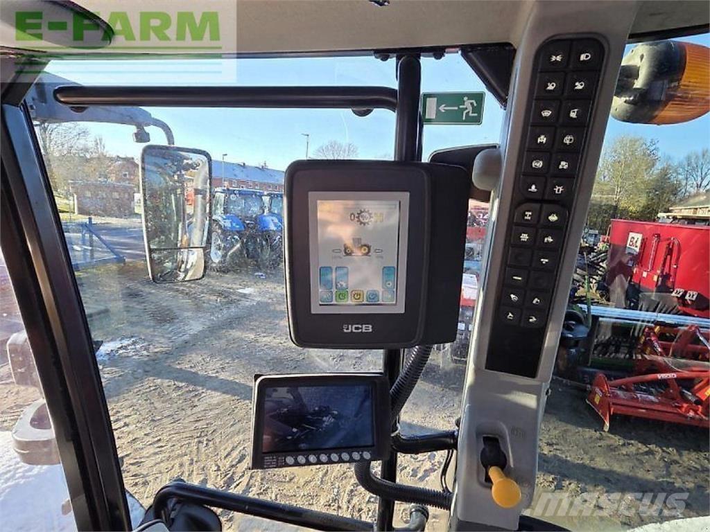 JCB fastrac 8330 Трактори