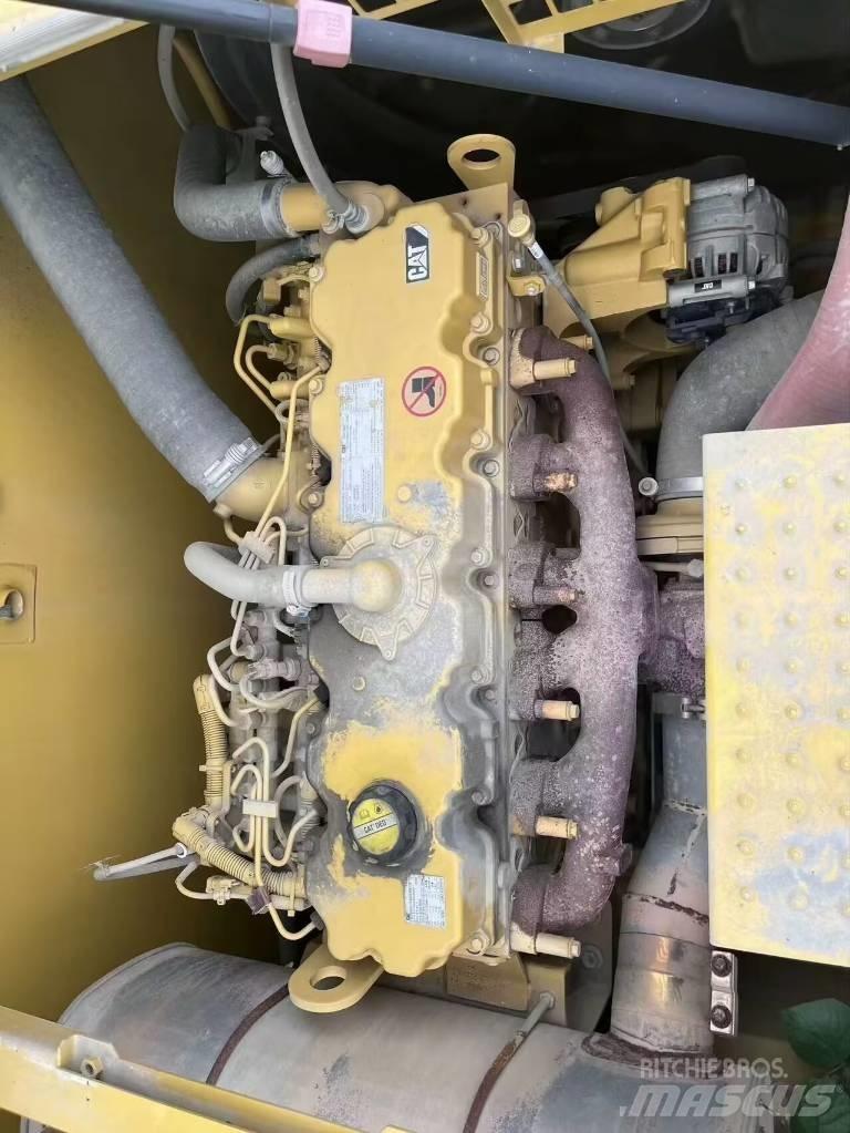 CAT 336 Гусеничні екскаватори