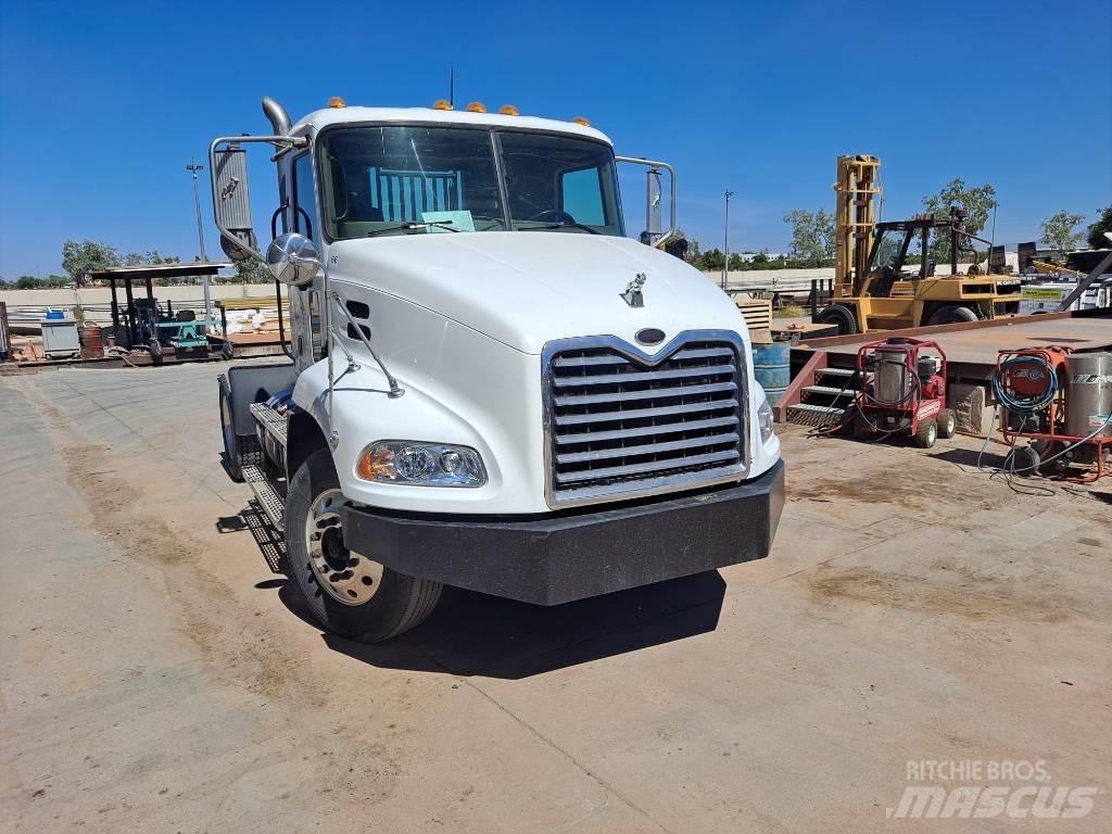 Mack CX612 Тягачі