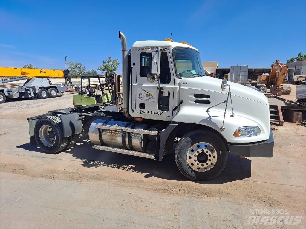 Mack CX612 Тягачі