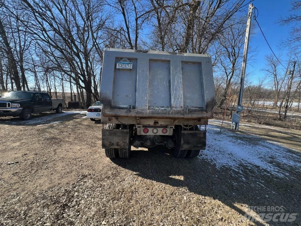 Sterling L 7500 Самоскиди
