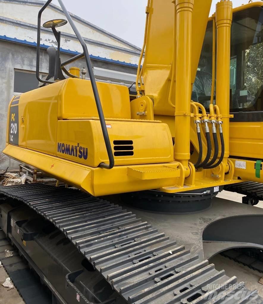 Komatsu PC210LC-8M0 Гусеничні екскаватори