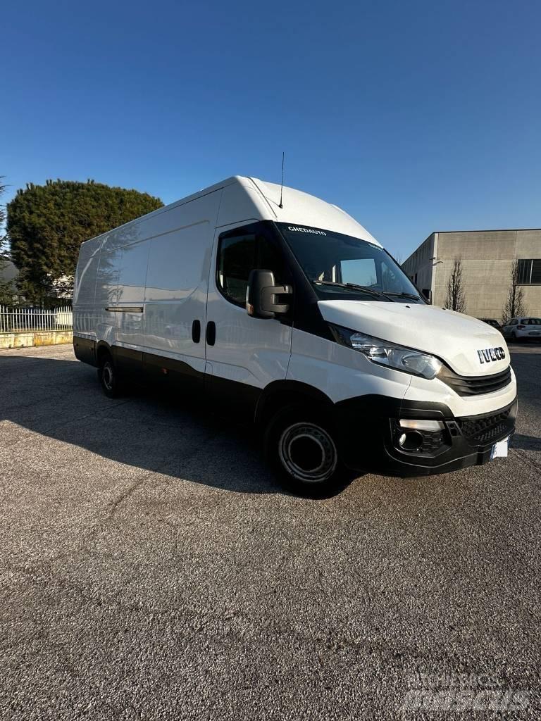 Iveco Daily 35 S16 Панельні фургони