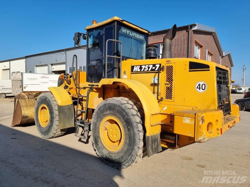 Hyundai HL 757-7 Фронтальні навантажувачі