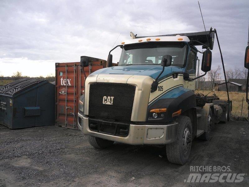 CAT CT 660 Контейнеровози