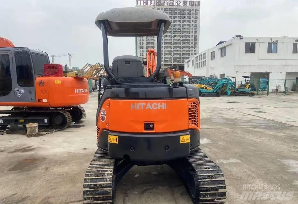 Hitachi 30 Гусеничні екскаватори