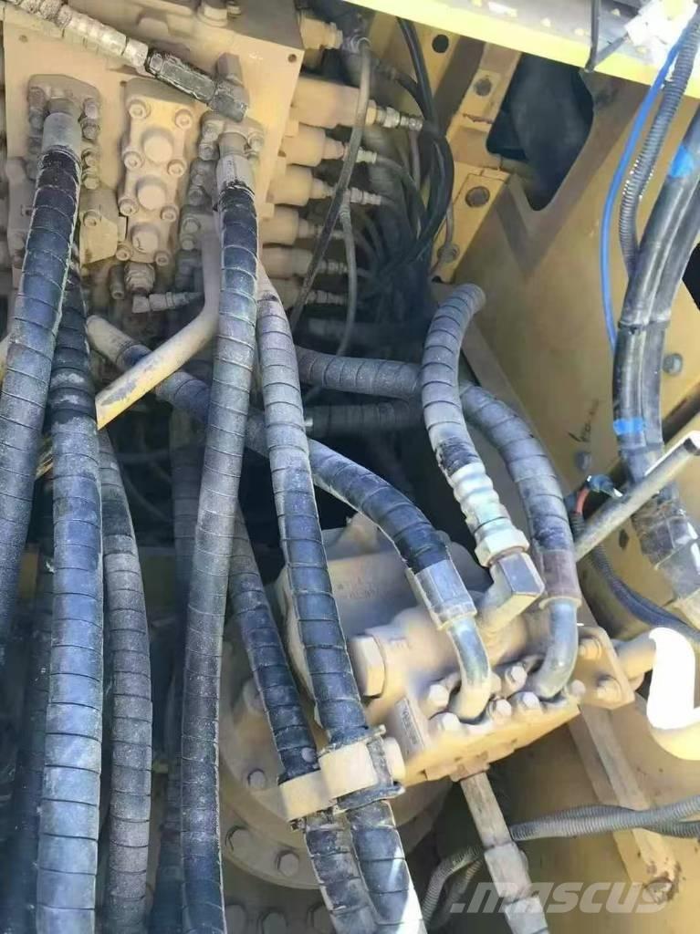 Komatsu PC 210 Гусеничні екскаватори