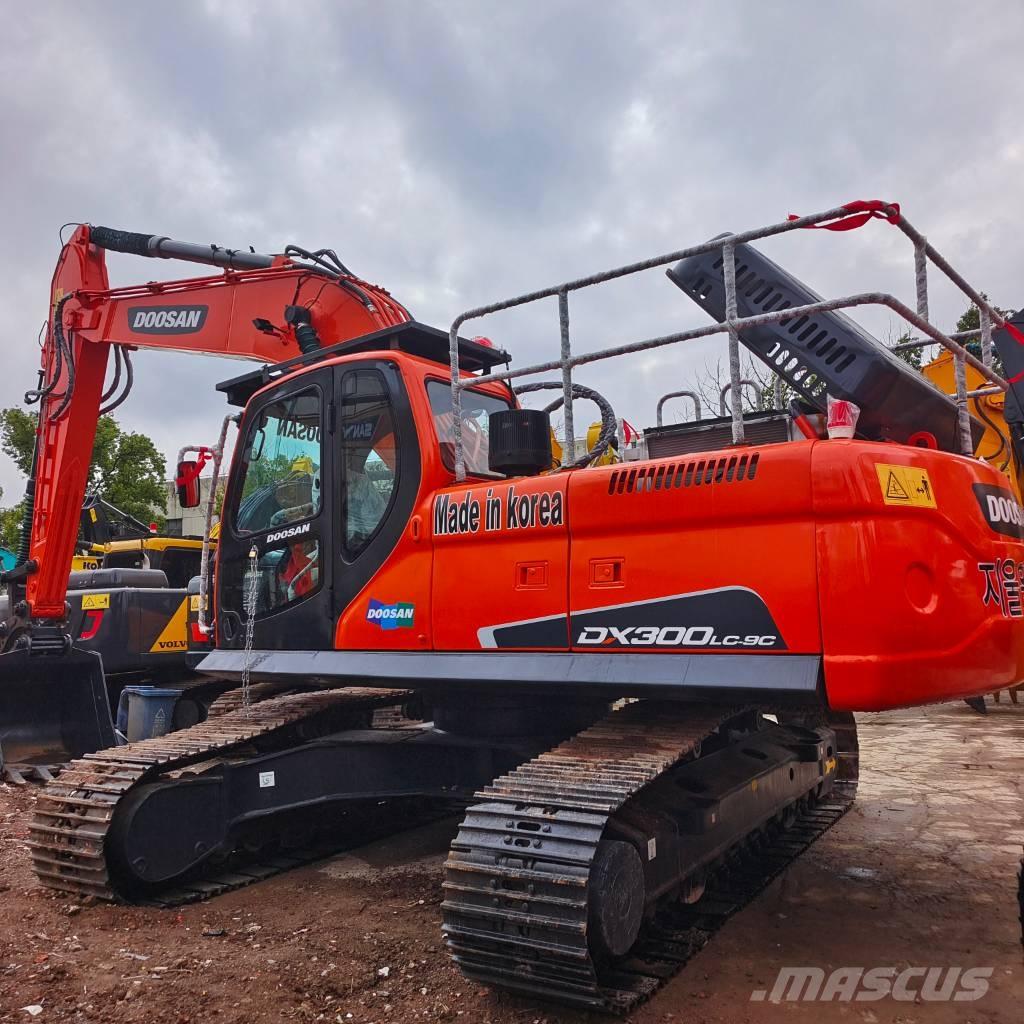 Doosan DX 300LC Гусеничні екскаватори