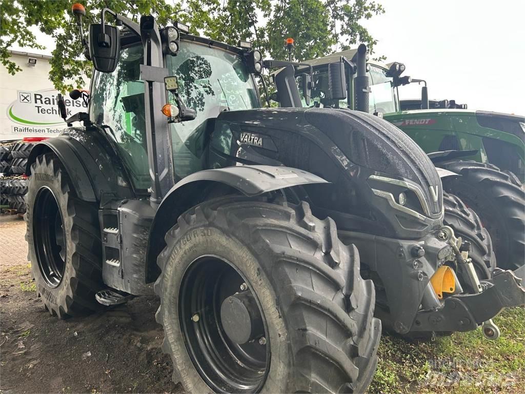 Valtra T 235 D Трактори