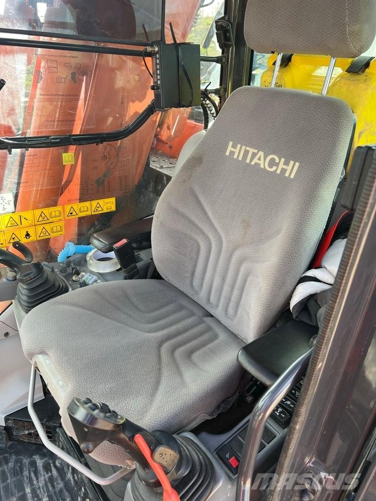 Hitachi ZX 135 US-6 Гусеничні екскаватори