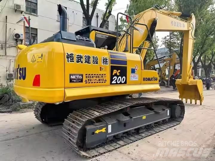 Komatsu PC200 Гусеничні екскаватори