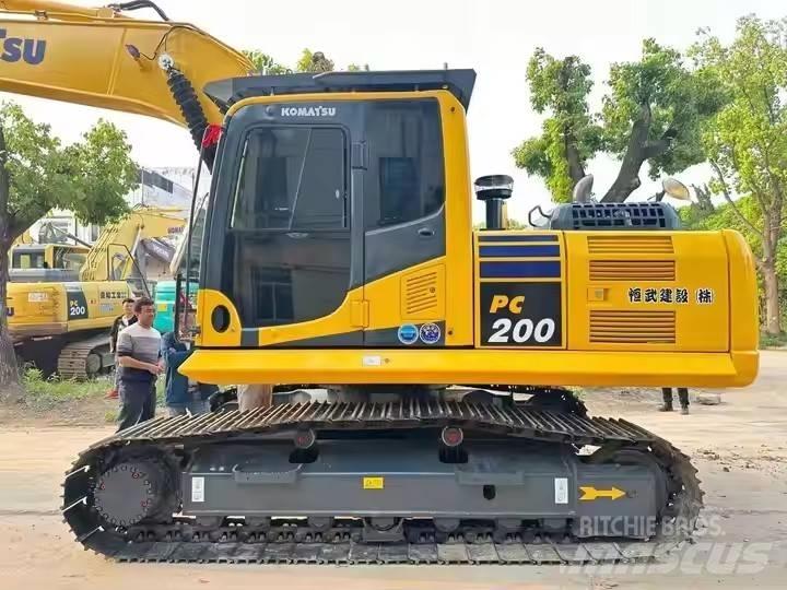 Komatsu PC200 Гусеничні екскаватори