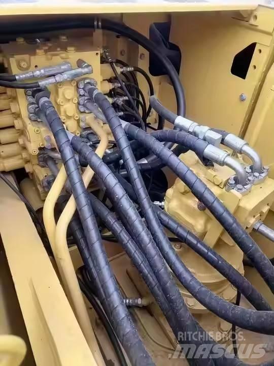 Komatsu PC200 Гусеничні екскаватори