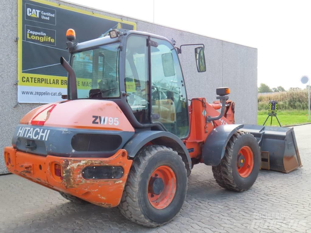 Hitachi ZX 95 Фронтальні навантажувачі