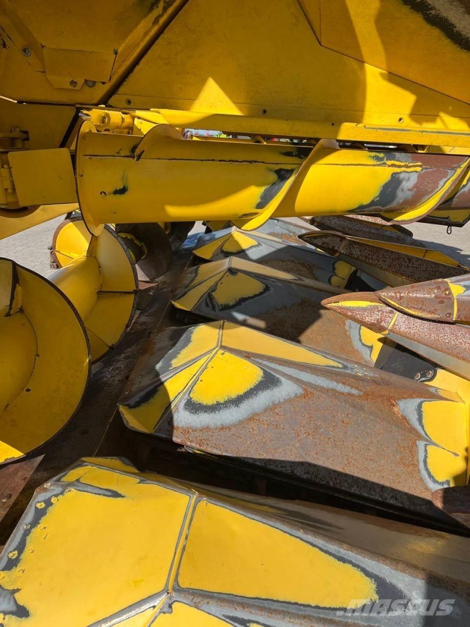 New Holland MF675W Додаткове обладнання для збиральних комбайнів
