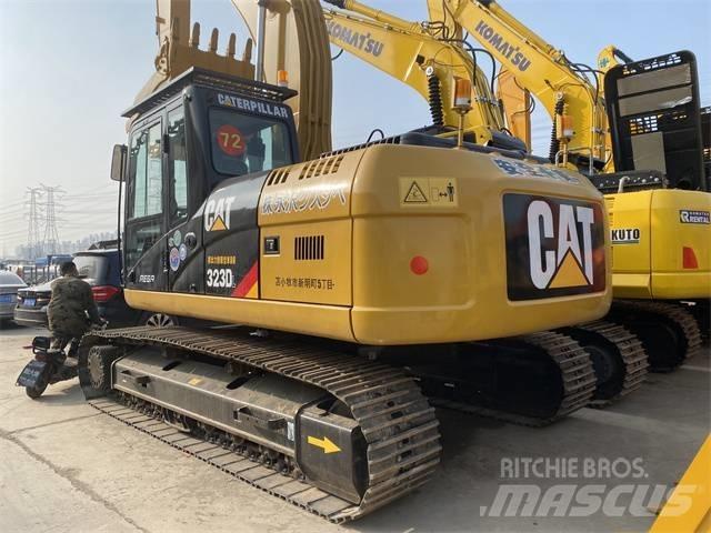 CAT 323 D L Гусеничні екскаватори