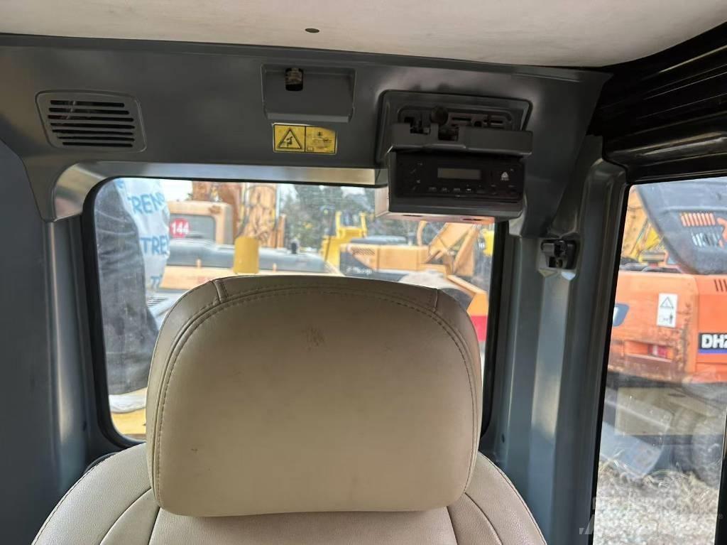 CAT 320 Гусеничні екскаватори