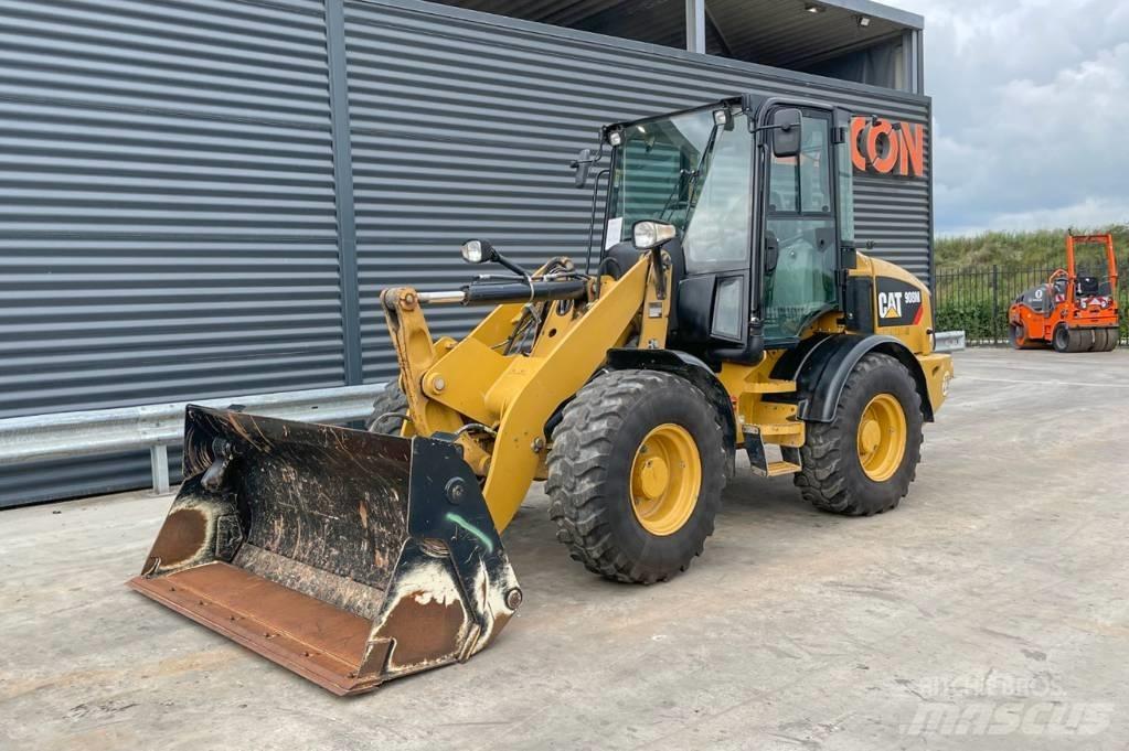 CAT 908M Фронтальні навантажувачі