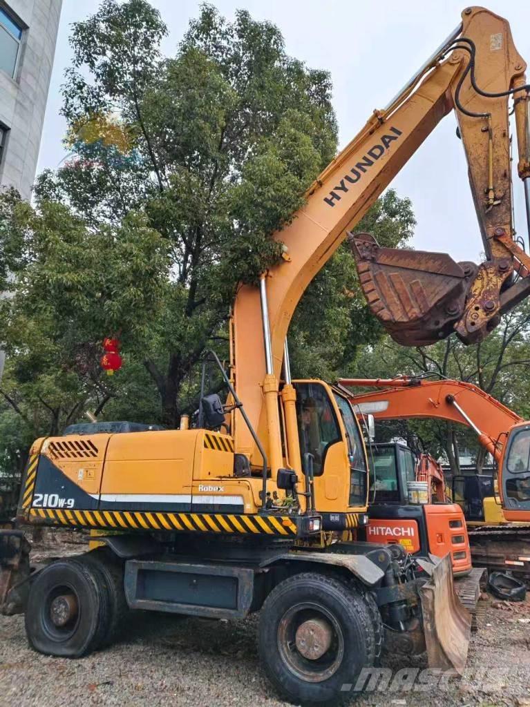 Hyundai R210W-9 Колісні екскаватори