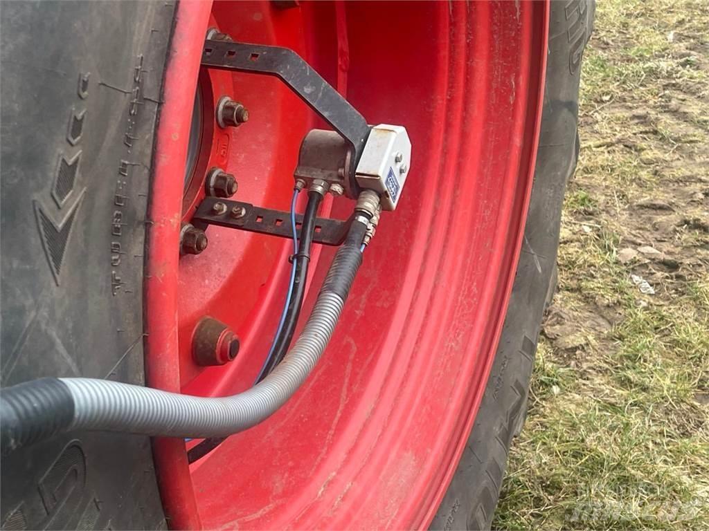 Fendt 724 Vario Трактори