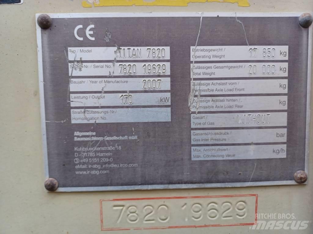 Titan 7820 Асфальтовкладачі