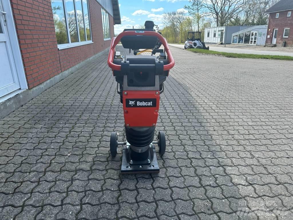 Bobcat R68 Трамбувальники