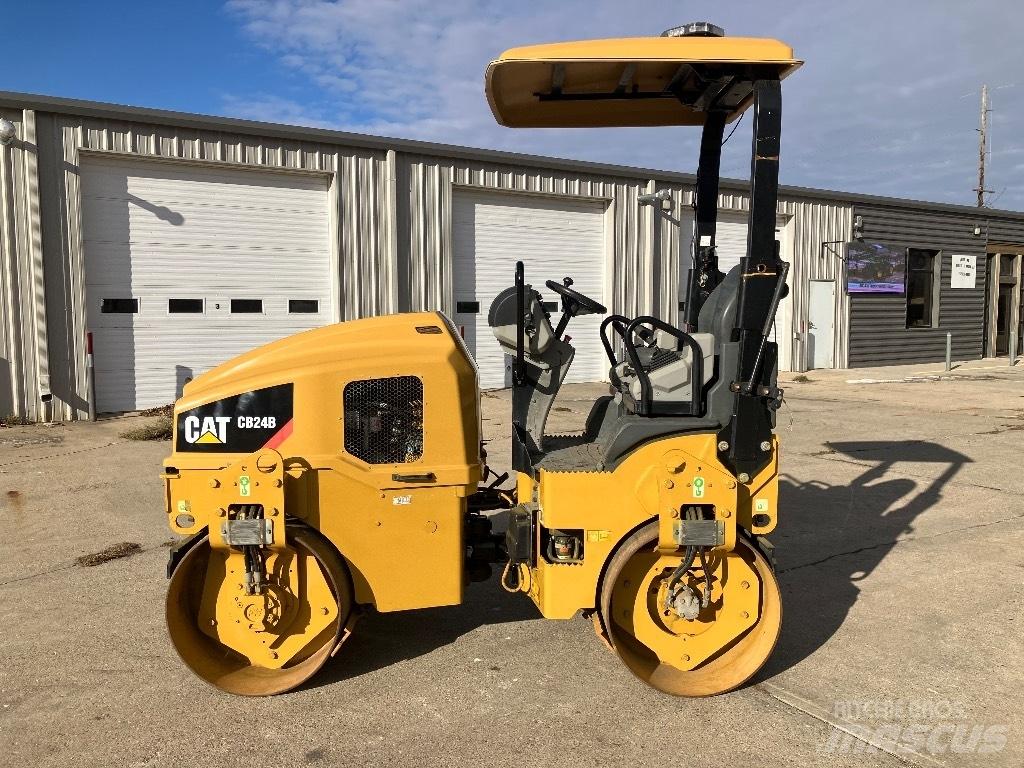 CAT CB 24 B Котки тротуарні