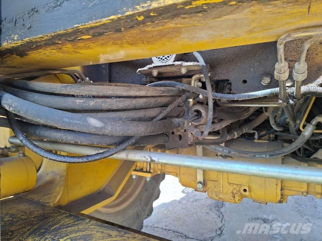 Komatsu WB 91 R Екскаватори-навантажувачі