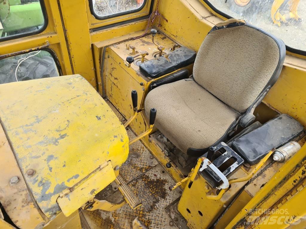 Komatsu D 85-18 Гусеничні бульдозери