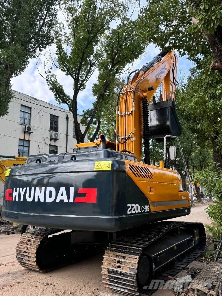 Hyundai 220LC-9S Середні екскаватори 7т. - 12т.
