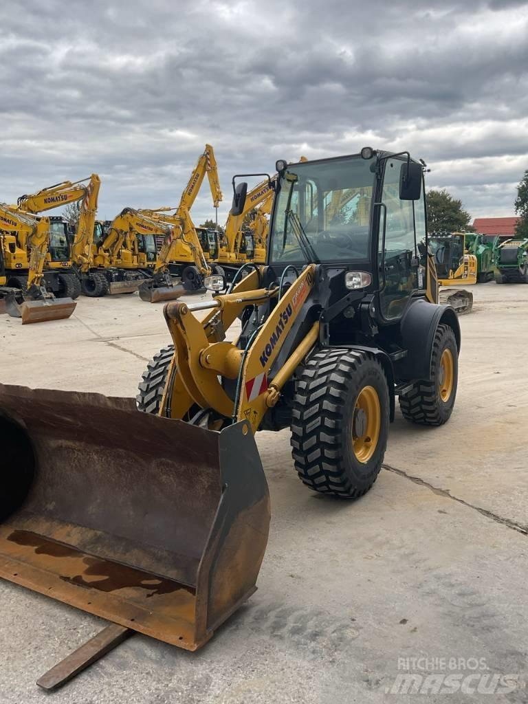 Komatsu WA80M-8 Малі навантажувачі