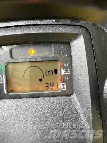 John Deere X590 Самохідні газонокосарки