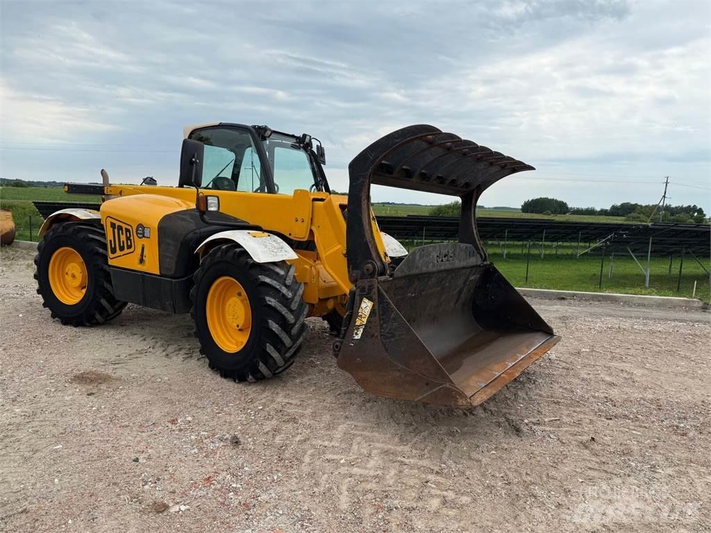 JCB  Телескопічні навантажувачі