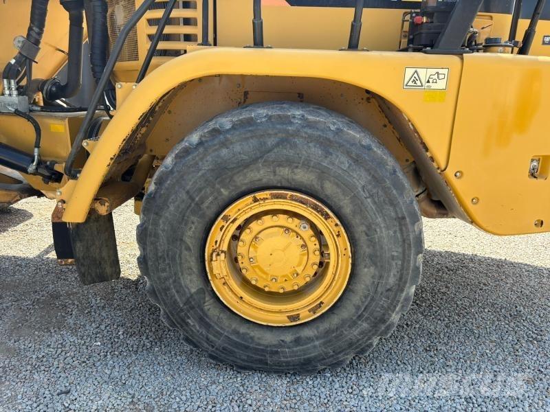 CAT 730 Зчленовані самоскиди