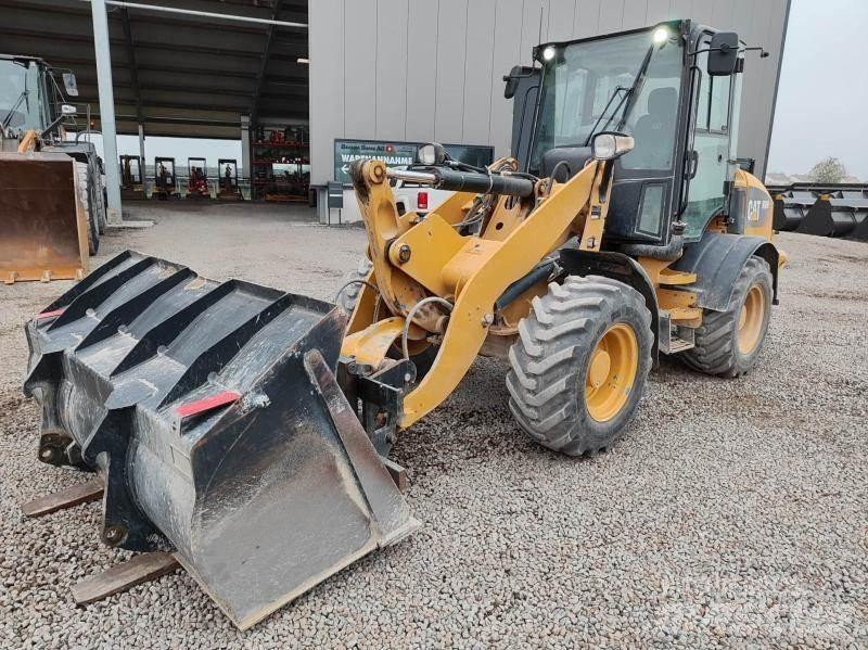 CAT 908 Фронтальні навантажувачі